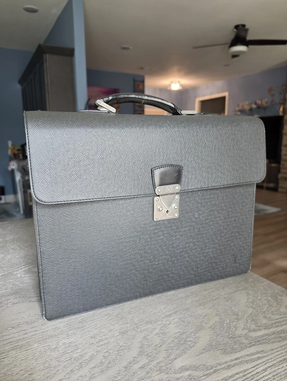 Authentic Louis Vuitton Luxury Men's Briefcase - Black/grey Leather